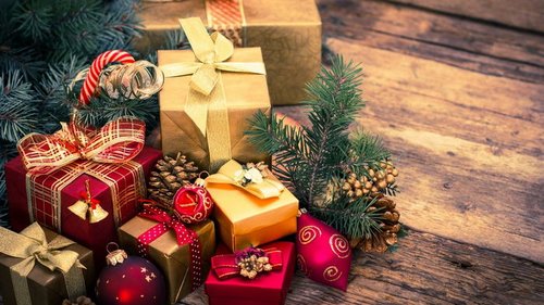 Лучшие идеи недорогих новогодних подарков для родственников и близких людей