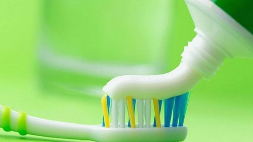 10 причин использовать зубную пасту не по назначению