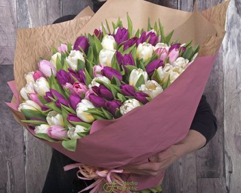 Купить букет тюльпанов с доставкой по Москве | цены от СтудиоФлористик