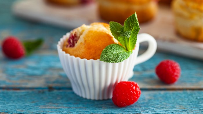 Кексы с малиной в формочках