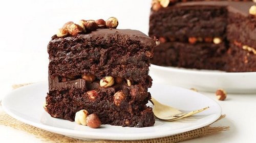 Как приготовить шоколадный торт с орехами