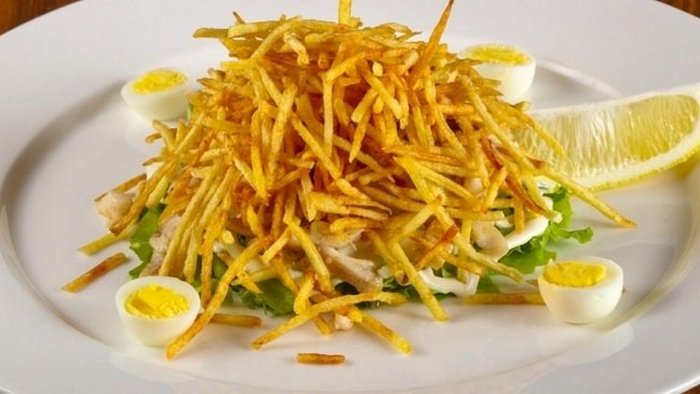 Рецепт салата с жареным картофелем