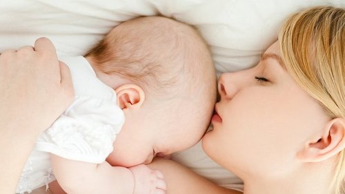 Ребенок должен спать с мамой до 3 лет. А как же папа? В стороне, иначе беды не избежать