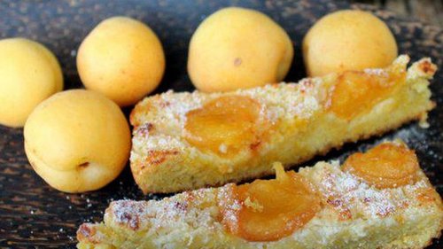 Рецепт пирога из кукурузной муки с абрикосами