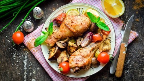 Как запечь курицу с овощами