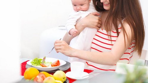 Как должна питаться кормящая мама