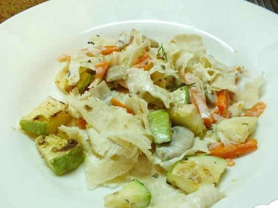 Теплый салат с шампиньонами и лавашом (рецепт)