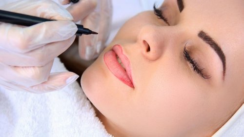 Перманентный макияж губ: техники и этапы выполнения