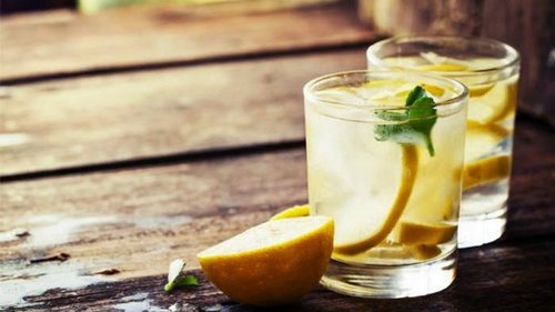 Ошибка тех, кто пьет теплую воду с лимоном натощак