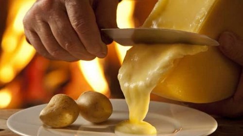 Зачем плавленый сыр продается в виде пластинок