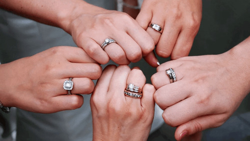 Почему свободным женщинам нельзя носить кольцо на безымянном пальце