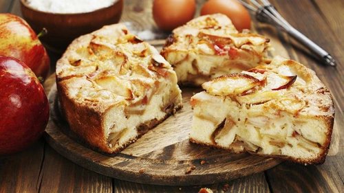 Хозяйка пекарни рассказала, зачем добавляет майонез в тесто для яблочного пирога