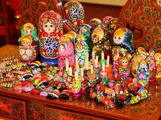 Какой магазин славится разнообразными русскими сувенирами?