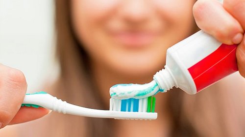 14 необычных способов применения зубной пасты