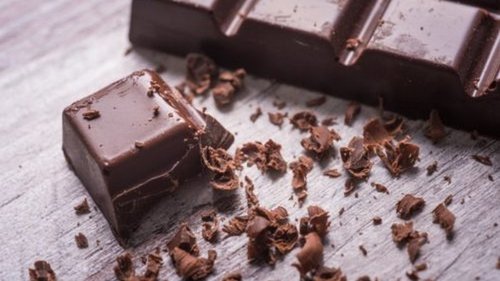 Сладкая радость: шоколад во время климакса можно есть утром, доказали ученые
