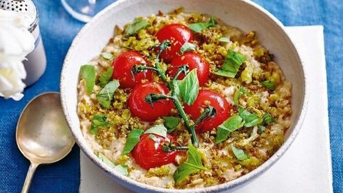 Рецепт потрясающей овсянки с томатами, базиликом и моцареллой