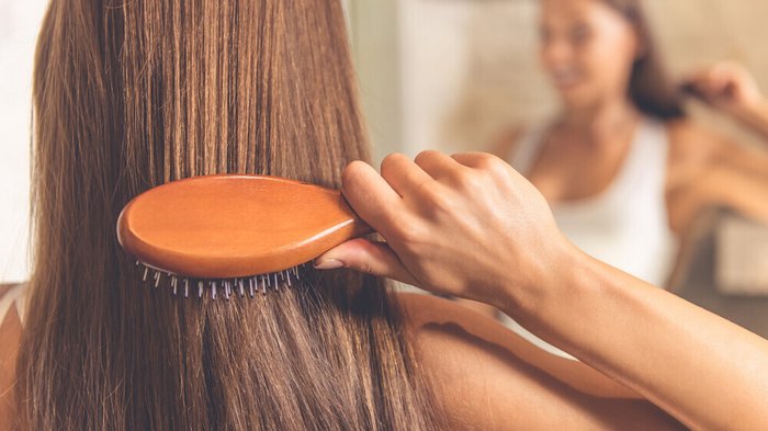 Шесть привычек в уходе за волосами, с которыми лучше расстаться после 40 лет