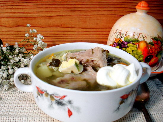 Щавелевый суп на свиных рёбрышках с рисом (рецепт)
