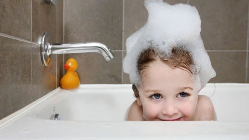 Недетский вопрос! 10 нестандартных способов применения детского шампуня