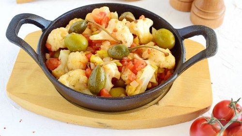 Рецепт цветной капусты, с рагу из томатов и оливками
