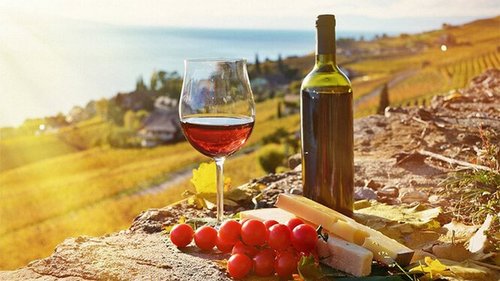 Как подобрать вино к еде? Объясняет сомелье