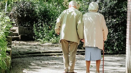 8 признаков того, что вашим пожилым родителям больше нельзя жить одним