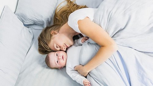 Совместный сон с маленьким ребенком провоцирует развитие депрессии у матери