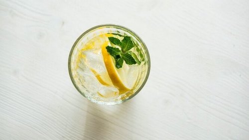7 полезных свойств воды с лимоном по мнению диетологов