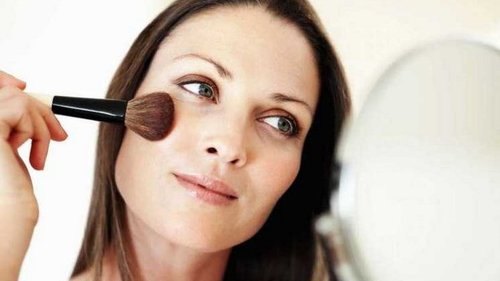 После 40 лет — не чёрная тушь! 10 советов по макияжу для зрелой кожи