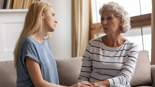 5 советов бабушек, которые не нужно слушать молодым родителя