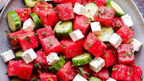 Рецепты звёзд: салат с арбузом от Евы Польны