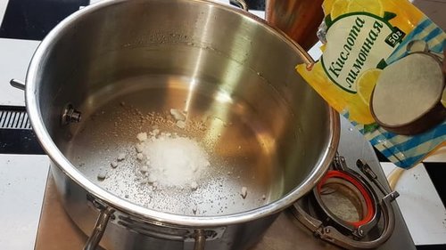 Как очистить кастрюлю от пригоревшего варенья без бытовой химии