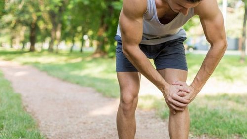 Как подкачать ноги, если болят колени: вот несколько щадящих упражнений