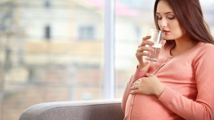 Сколько жидкости нужно пить во время беременности