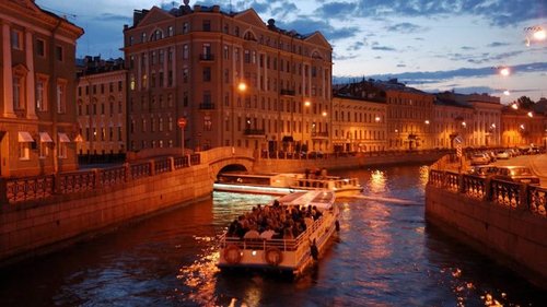 Прогулки и экскурсии по рекам и каналам Санкт-Петербурга: в чем их особенности?