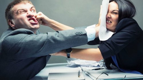 Как избежать конфликта на работе — правильно общайтесь