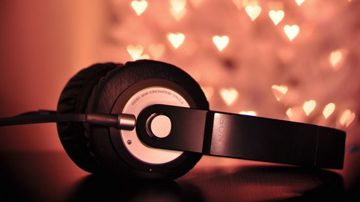 Hitster.fm: популярная музыка из официальных источников