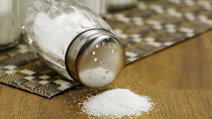 10 секретных трюков использования соли, которые точно пригодятся в хозяйстве