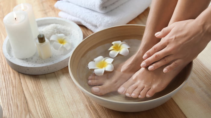 Как ухаживать за стопами ног: ванночки для ног
