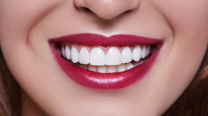 Стоматологи назвали продукты убивающие белизну зубов