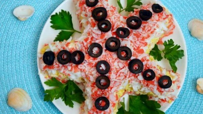 Красивый салат из крабовых палочек «Морская звезда»