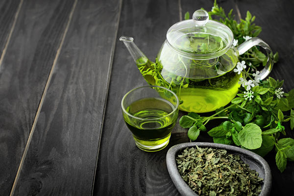 Какие травы добавить в чай, чтобы укрепить здоровье