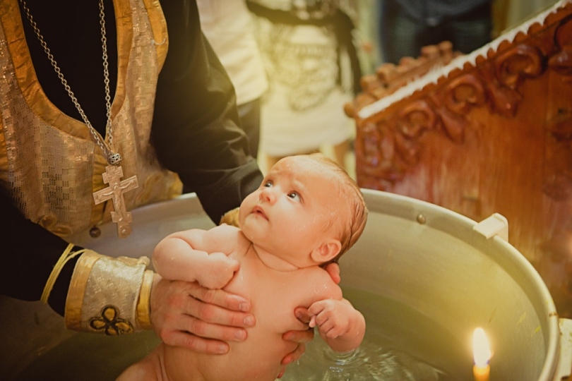 Кто может быть крестными родителями у мальчика и девочки