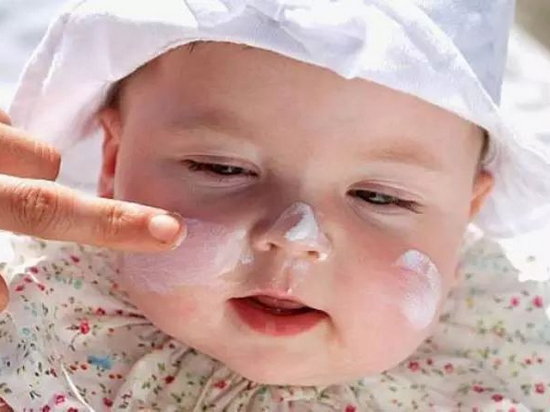 Как ухаживать за кожей ребёнка при аллергическом дерматите