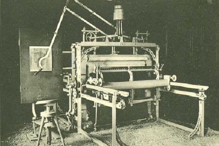 первая вышивальная машина