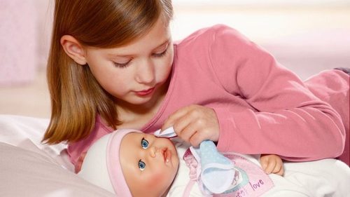 Какую куклу стоит купить на подарок ребенку?