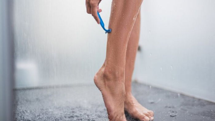 Простые способы брить ноги реже