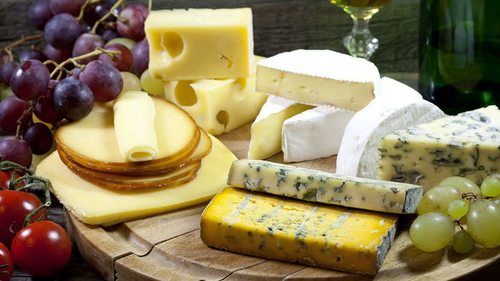 Как правильно резать сыр в зависимости от сорта