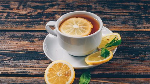 5 причин добавлять лимон в черный чай