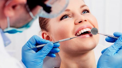 Можно ли при месячных лечить зубы
